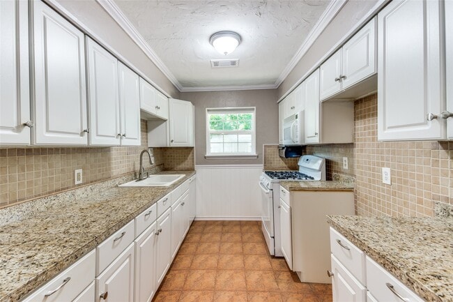 Building Photo - 118 Southbrook Cir