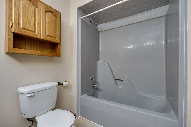 Building Photo - 4527 Williamsport Dr