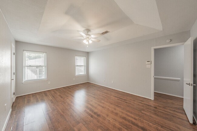 Building Photo - Charming Updated Home on Quiet Cul-de-Sac