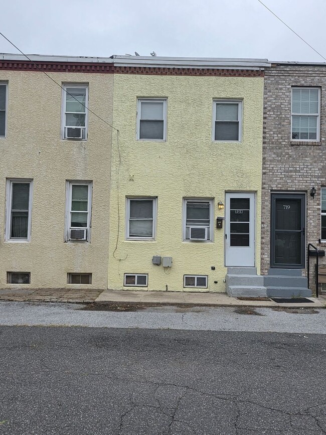 Primary Photo - Freshly Renovated 2 Bedroom Townhome!