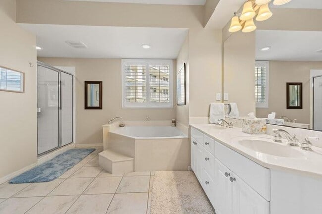 Building Photo - 1660 Jimmy Buffett Mem Hwy