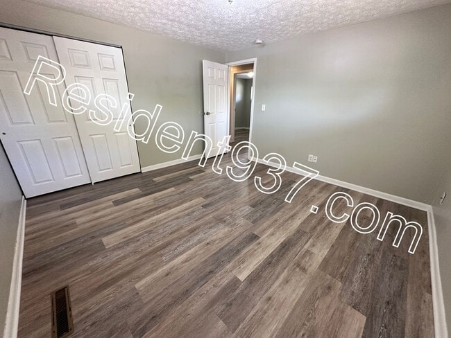 Building Photo - 3 Bed 1 bath