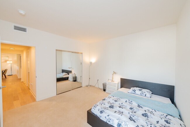 Building Photo - Element 436