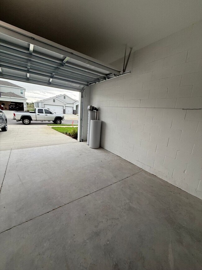 Building Photo - 1/1 apartment in Plant City