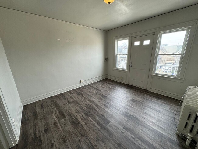 Building Photo - 5113 25th Ave