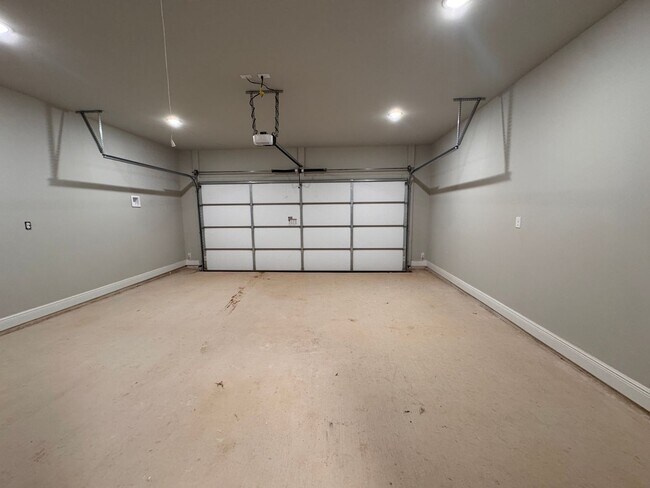 Building Photo - 818 Venecia Dr