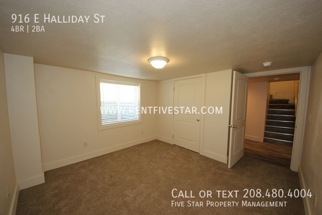 Building Photo - 916 E Halliday St