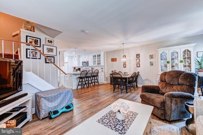 Building Photo - 994 Princeton Pl