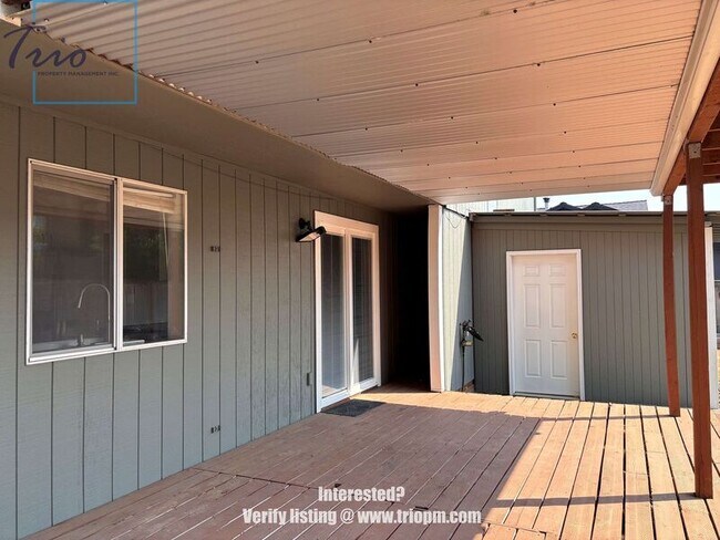Building Photo - 694 Driftwood Dr