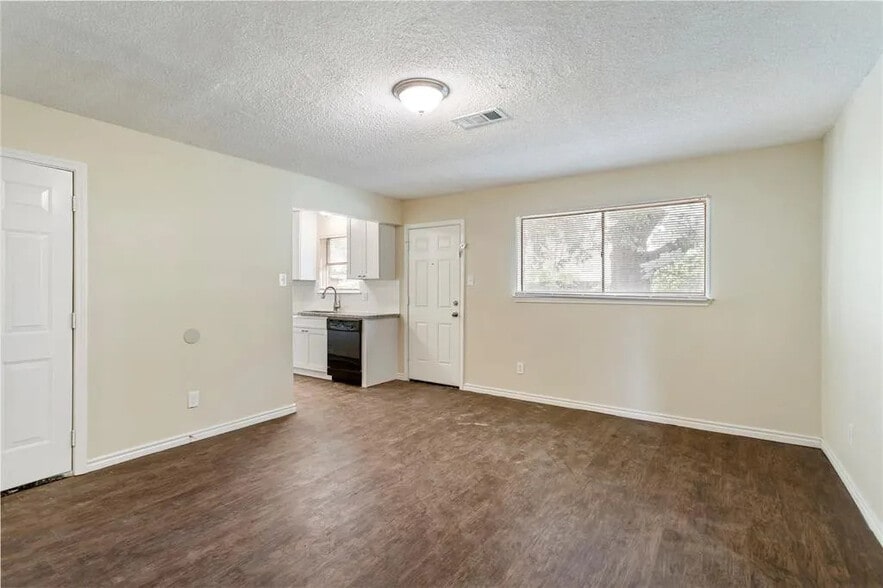 Building Photo - 5427 Bungalow Ln