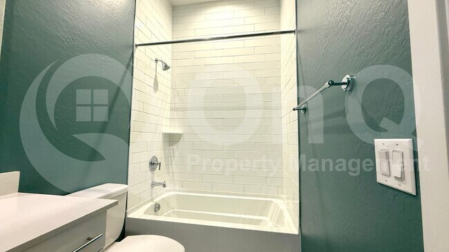 Building Photo - 9509 S 39th Dr