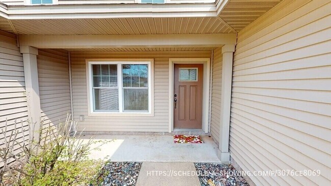 Building Photo - 1802 N Creek Cir