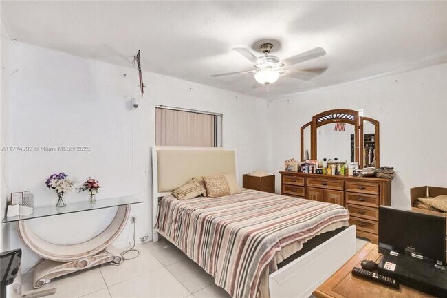 Building Photo - 4 bedroom in North miami FL 33162