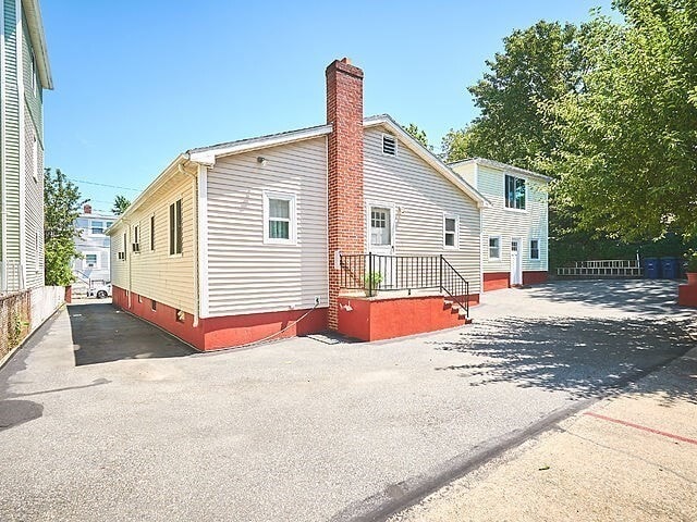 Building Photo - 71 Oak St
