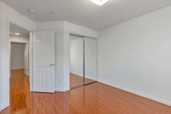 Building Photo - Beautiful Communication Hill Townhome
