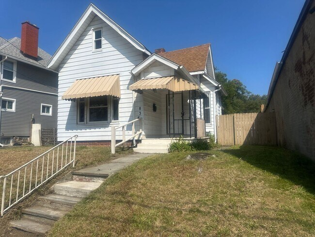 Primary Photo - 834 Prouty Ave