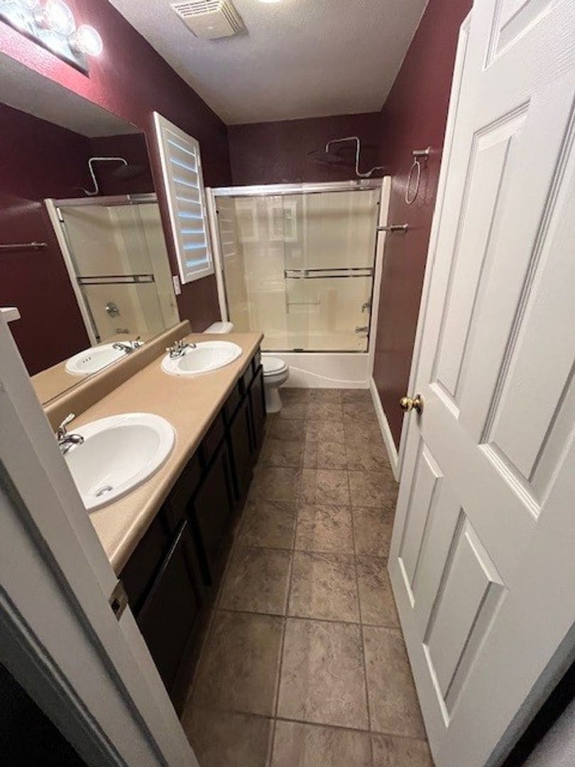 Building Photo - 402 N Amador St