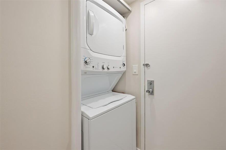 Building Photo - 3500 Galt Ocean Dr