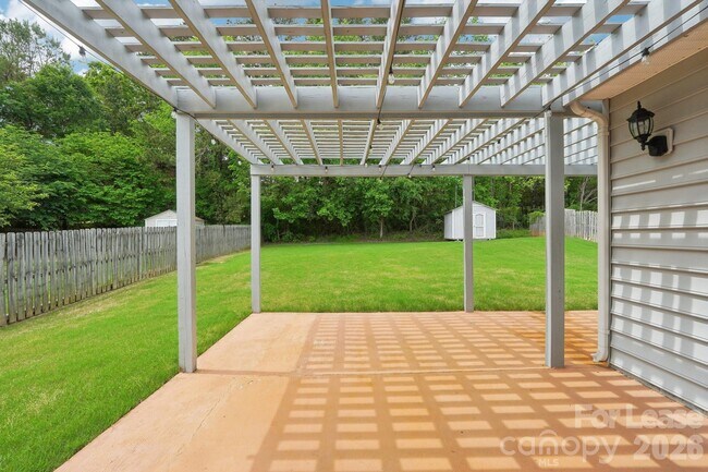 Building Photo - 14417 Laurel Tree Ln