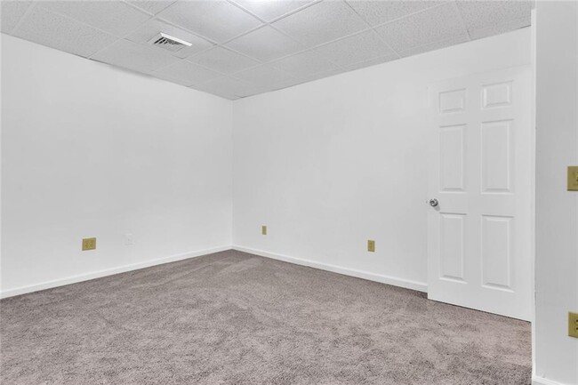 Building Photo - 826 Grindstone Ct