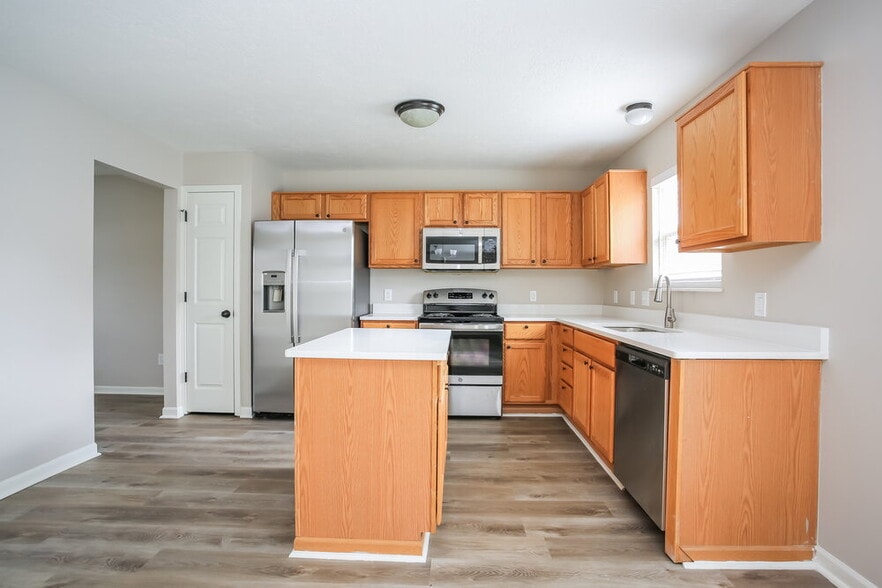 Building Photo - 353 Flat River St