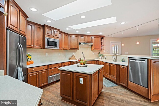 Building Photo - 2918 Glenvale Dr