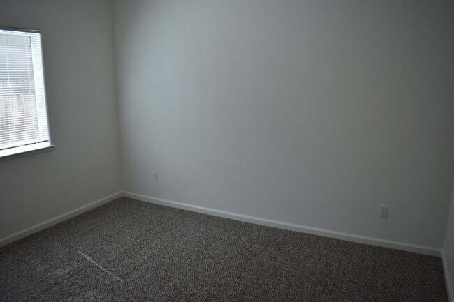 Building Photo - 4457 Jennifer Wy