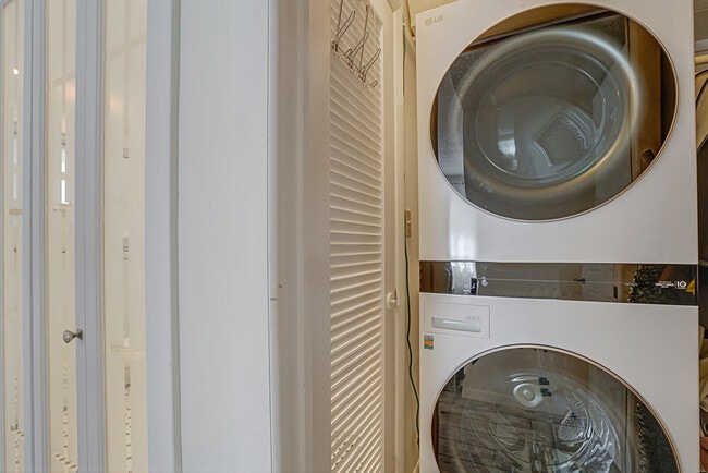 Building Photo - 202 High Point Blvd