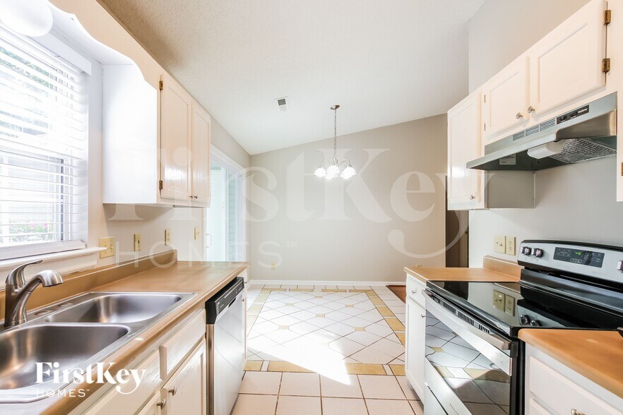 Building Photo - 110 Waderich Ln