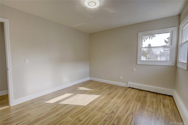 Building Photo - 207 Catherine Ave