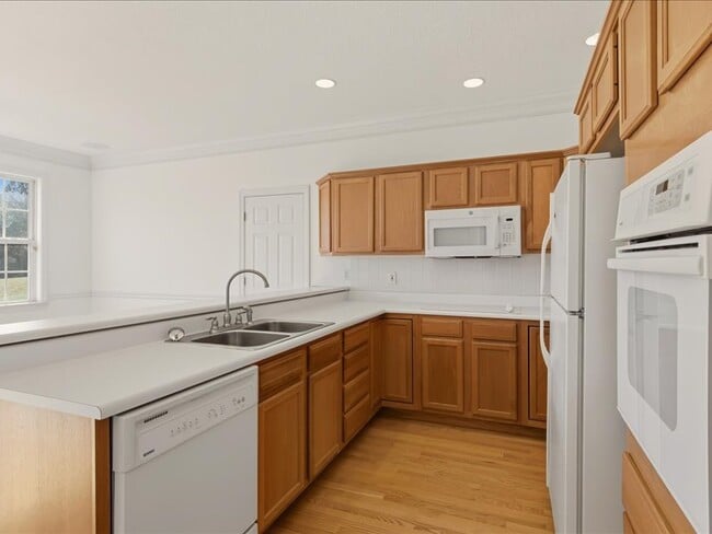 Building Photo - 5320 Baumgardner Rd