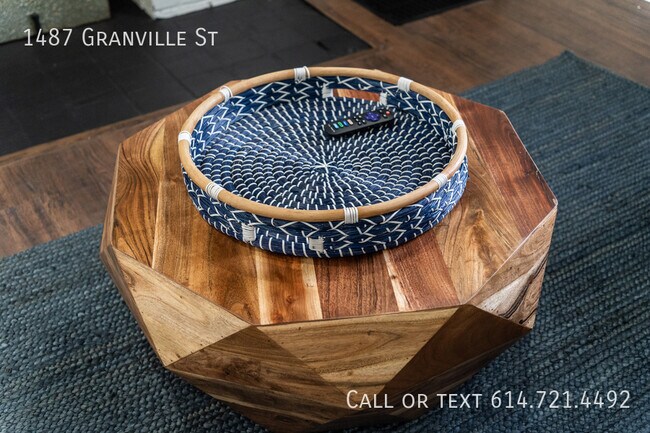 Building Photo - 1487 Granville St