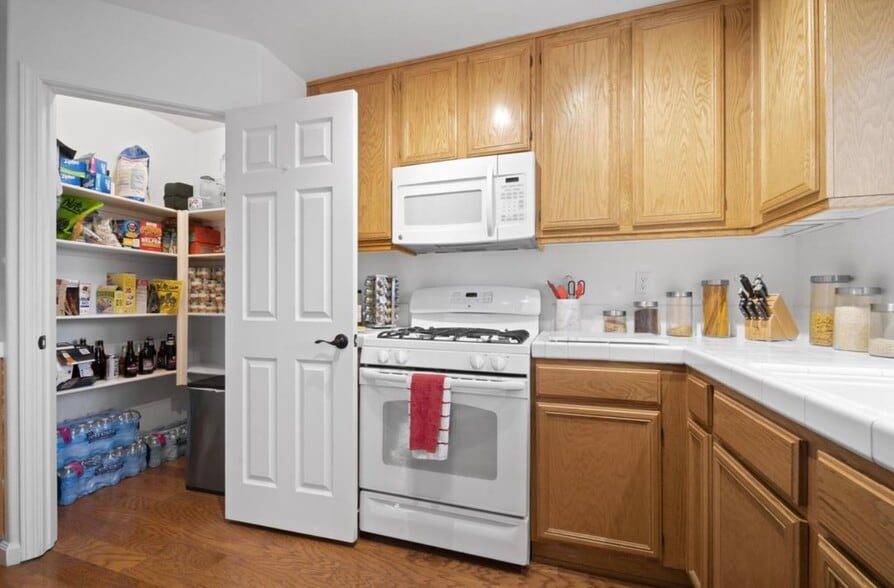 Building Photo - 2408 W Valley Vis