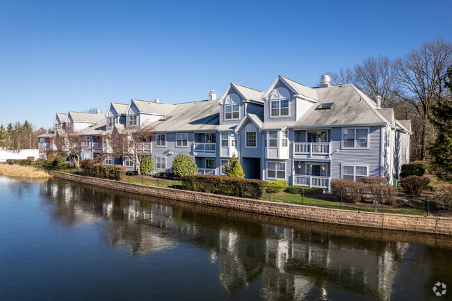 Building Photo - Willow Walk Condos