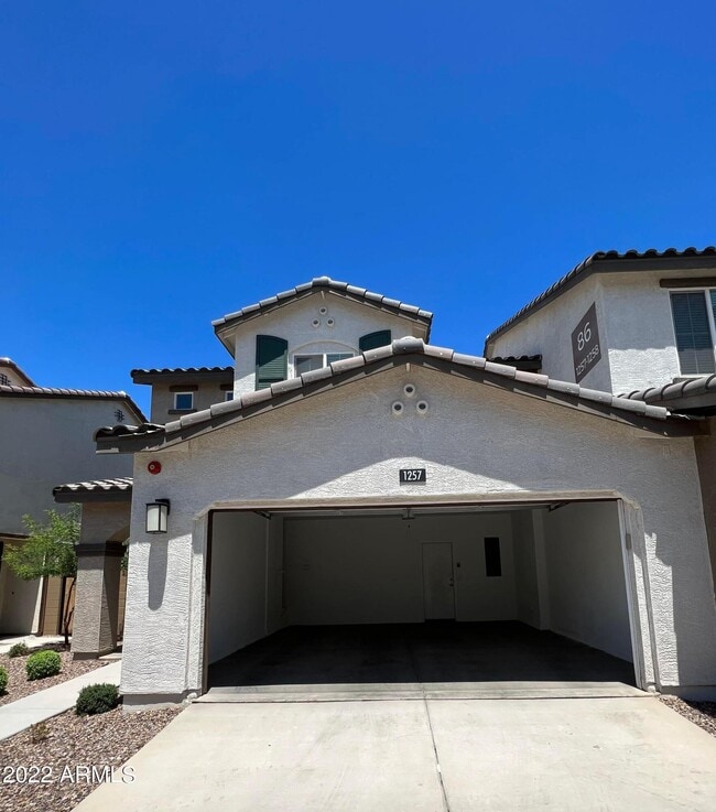 Primary Photo - 1255 N Arizona Ave