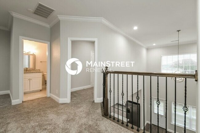 Building Photo - 2 Bedroom Pet-Friendly Home in Arlington, TX with Main Street Renewal