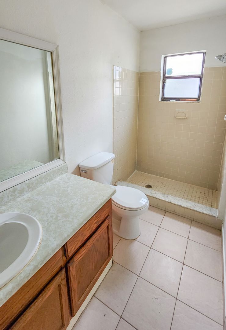 Building Photo - 486 Tamarack St