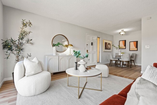 Building Photo - 5319 Ridgeview Cir