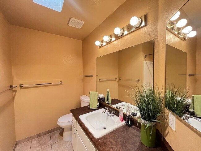 Building Photo - Very Nice Condo! 3 Miles to Cal Poly Groups Welcome Available June