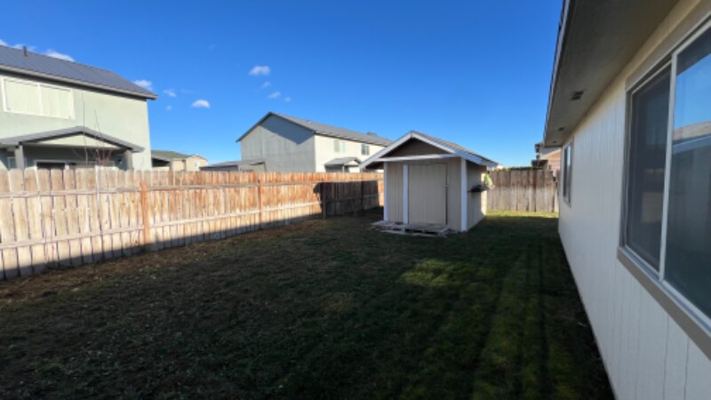 Building Photo - 421 E St NE