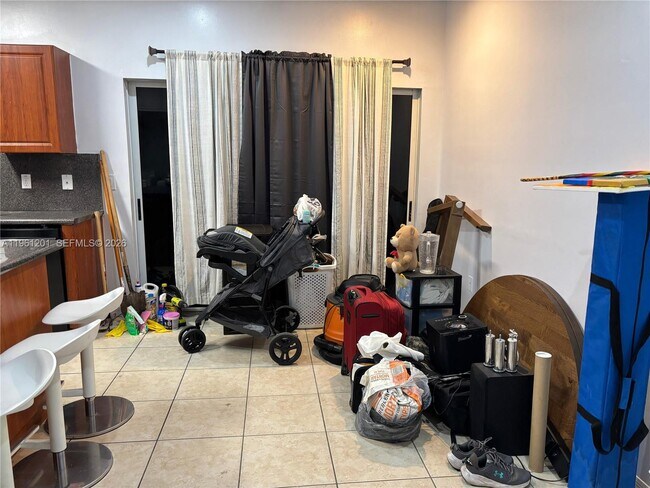 Building Photo - 2907 SE 15th Terrace