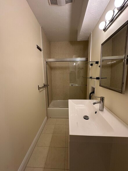 Building Photo - 191 Winthrop Rd