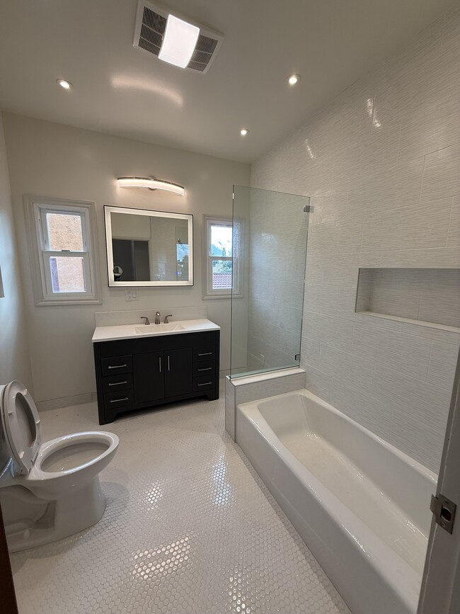 Building Photo - 1035 Meadowbrook Ave