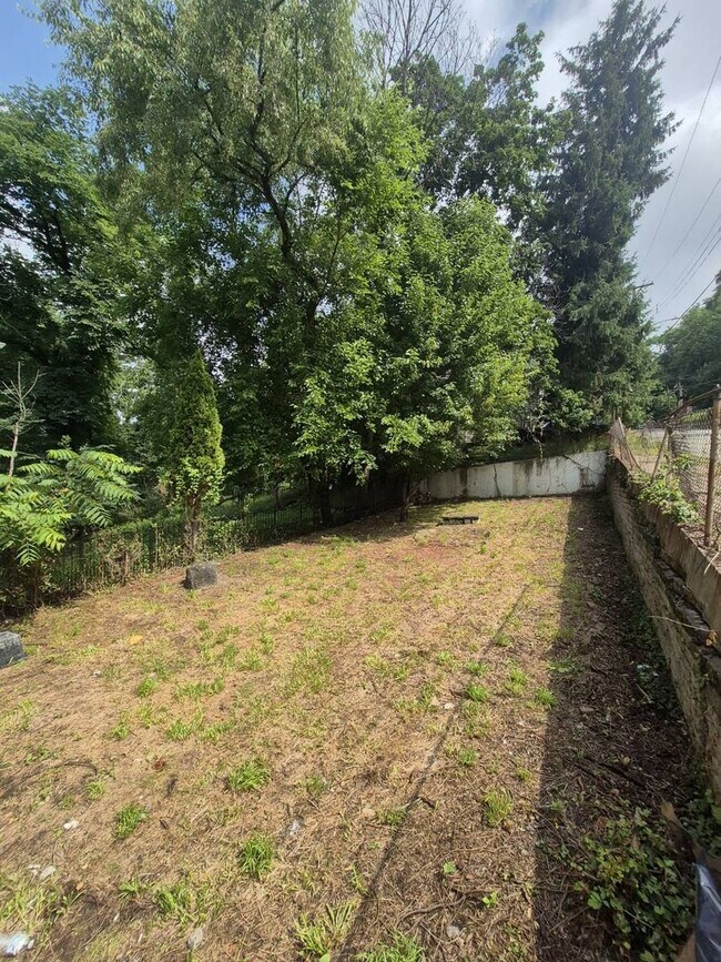 Building Photo - Spacious 6BR 3BA home in Pittsburgh
