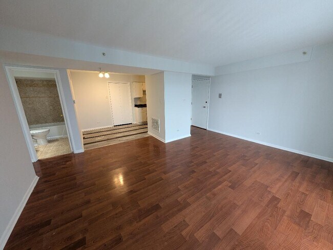 Building Photo - 17515 Sandalwood Dr