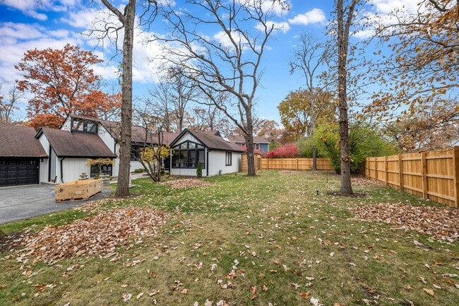 Building Photo - 15160 W Oak Spring Rd