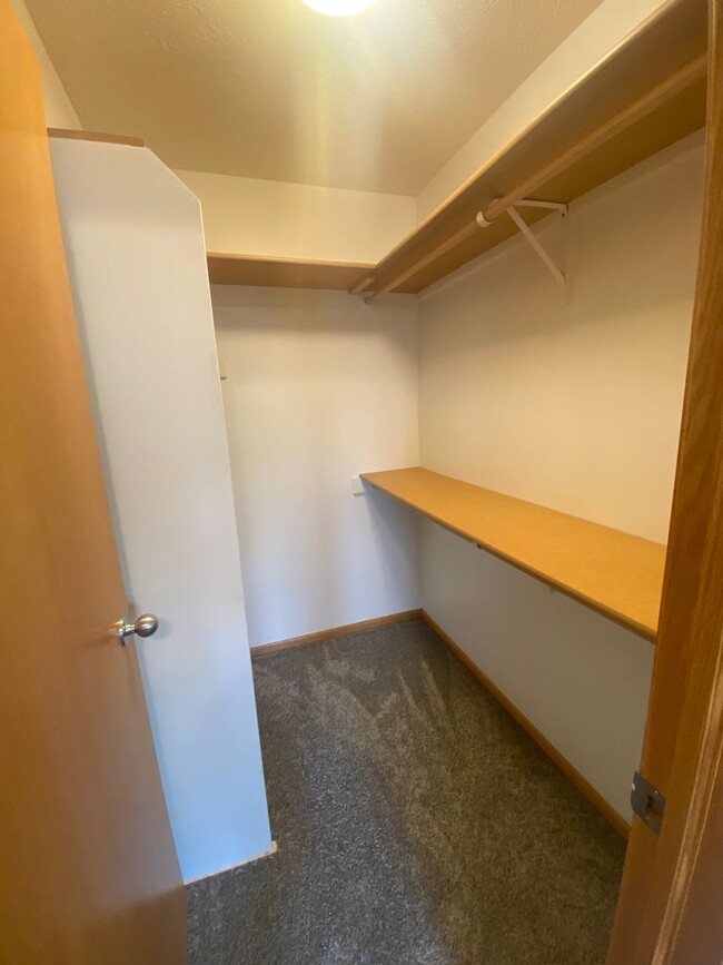 Building Photo - 3 Bedroom and 3 Bathroom Duplex. Available...