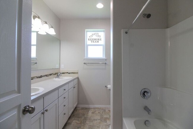 Building Photo - 6914 Three Rivers Dr