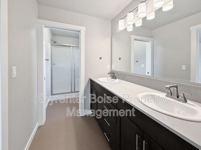 Building Photo - 4072 E Blueberry St