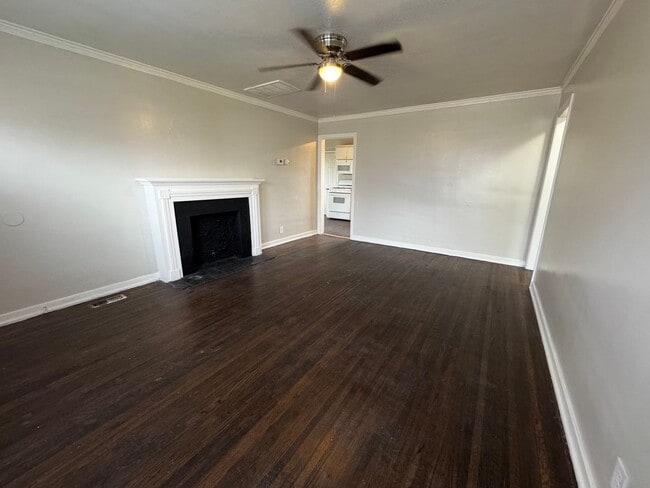 Building Photo - Cute 2 bedroom 1 Bath House!   Close to Mother Road Market!